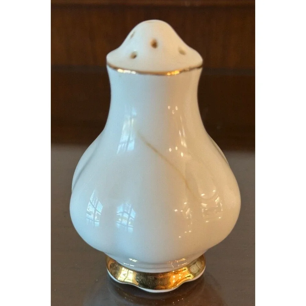 Vintage Made in England Royal‎ Albert Val D'or Salt And Pepper Shakers